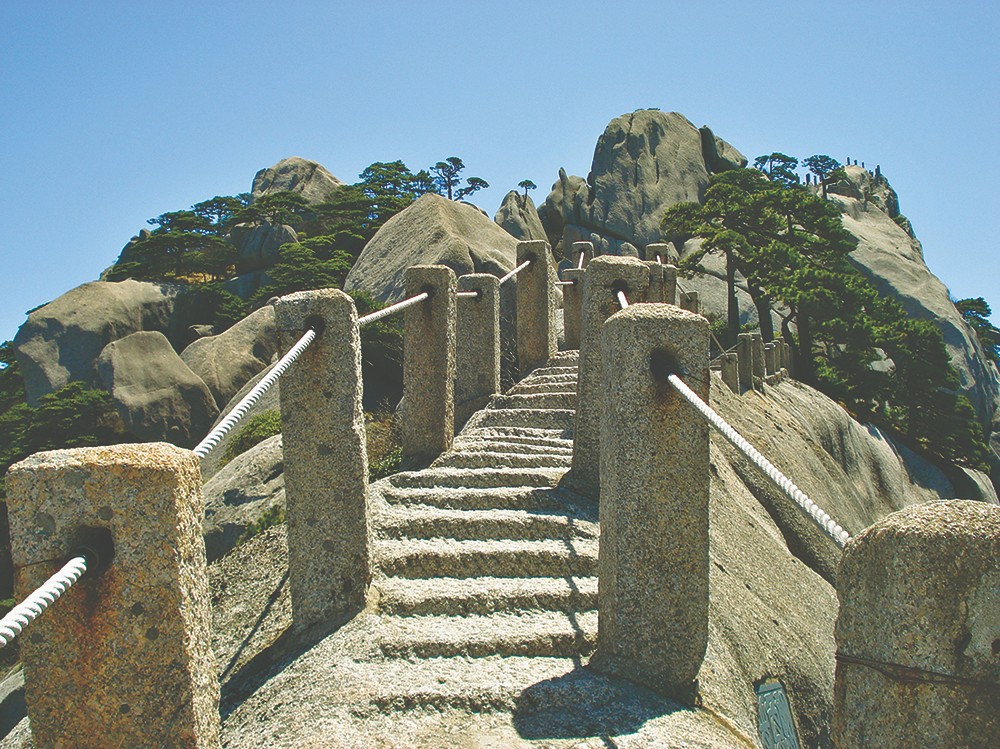 黄山天都峰新道。建设部优秀设计（施工）表扬奖.jpg